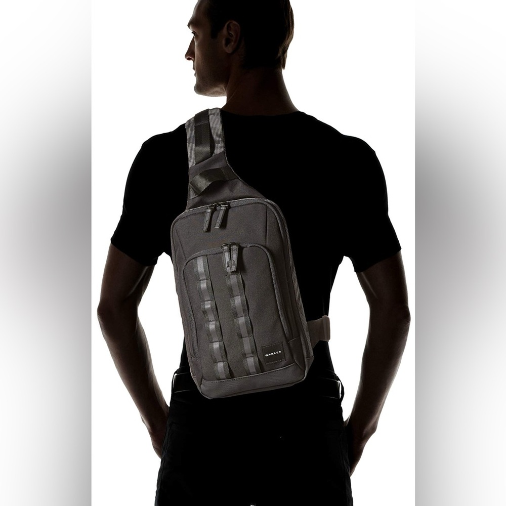 Oakley utility one shoulder bag